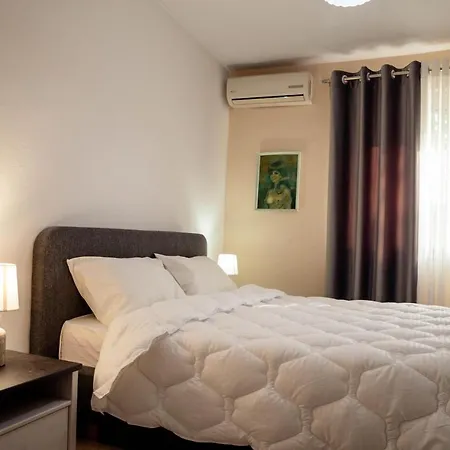 Xhelo's 3* Τίρανα