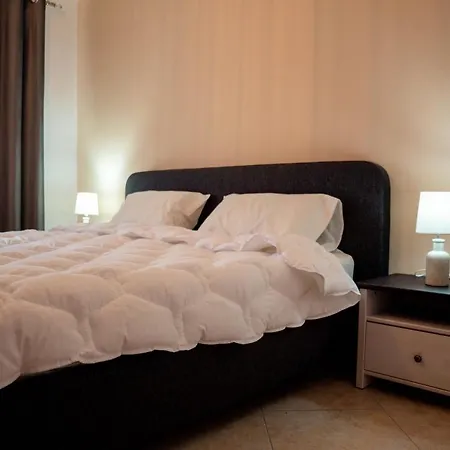 Xhelo's בית הארחה טיראנה