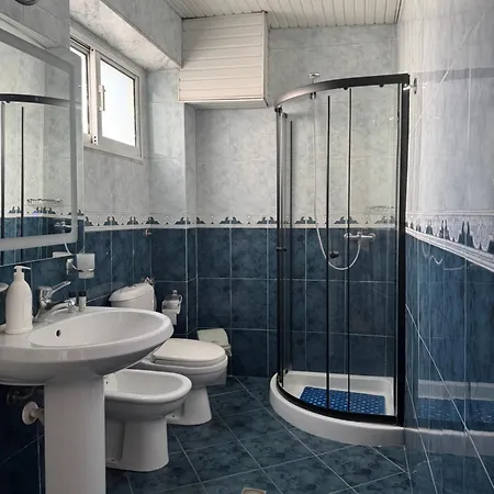 Xhelo's בית הארחה 3*